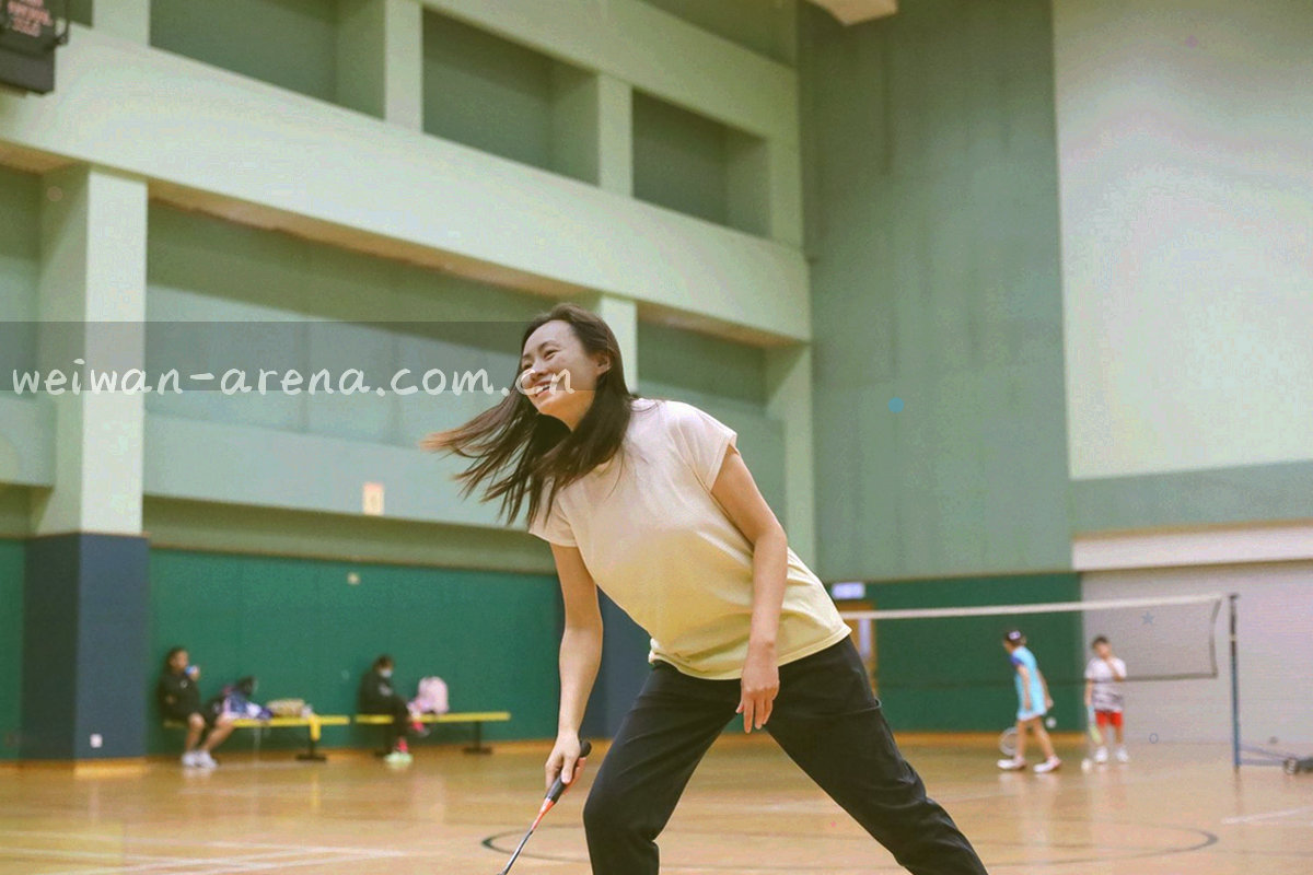 线稿风格的年表图示，节点代表球迷团体成立与主场助威传统